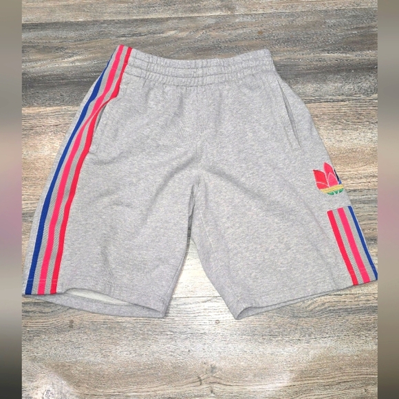 Gray Shorts with Red and Blue ADIDAS ORIGINALS 3D TREFOIL STRIPED Size Small - Picture 1 of 7